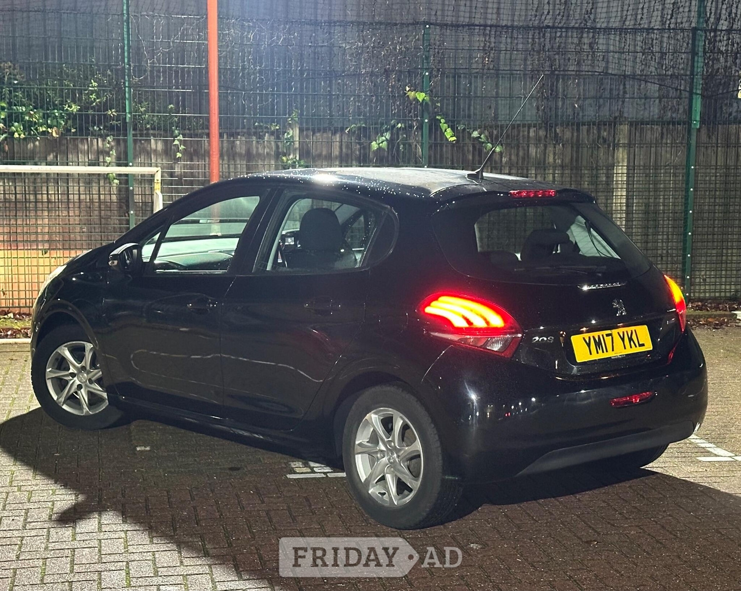 Peugeot 208 2017 - Cars in Slough