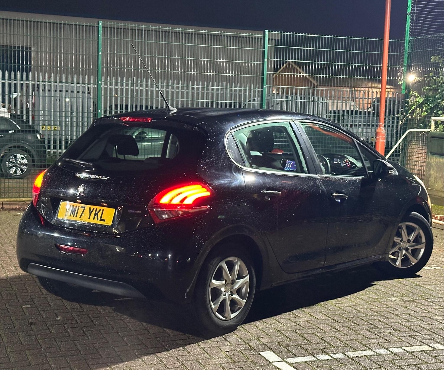 [ berth ]Peugeot 208