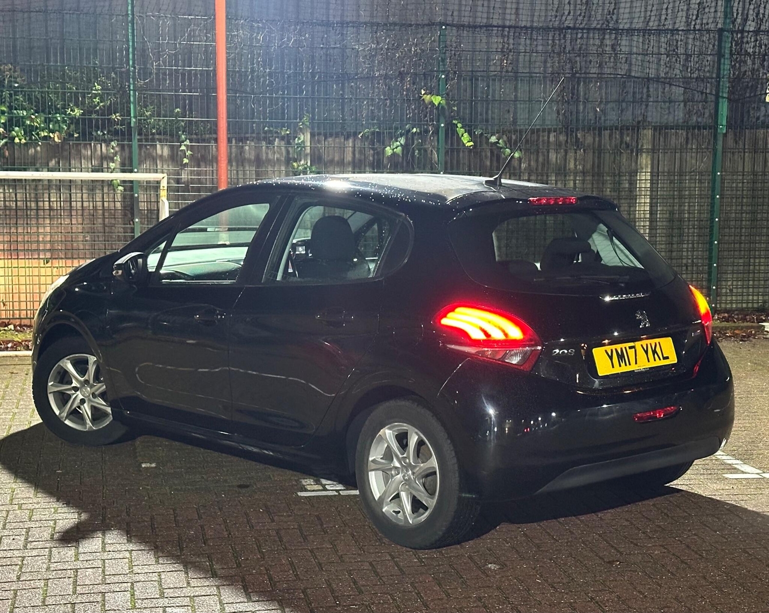 Peugeot 208 2017 - Cars in Slough