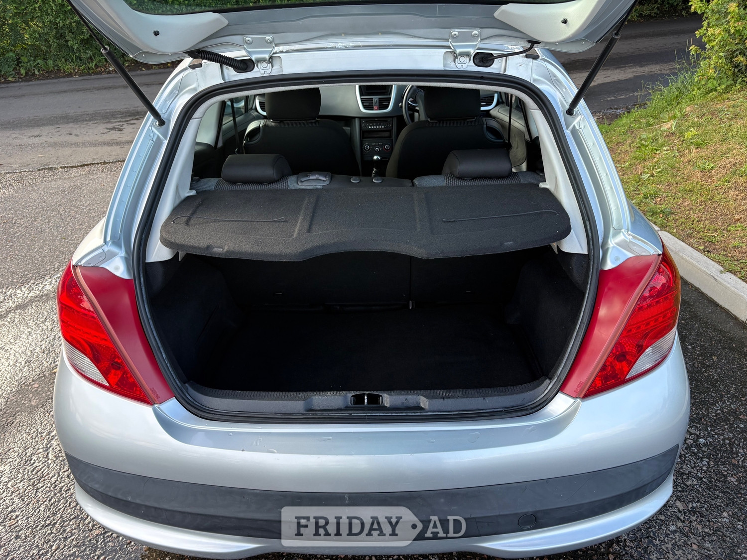 Peugeot 207 2010 - Cars
