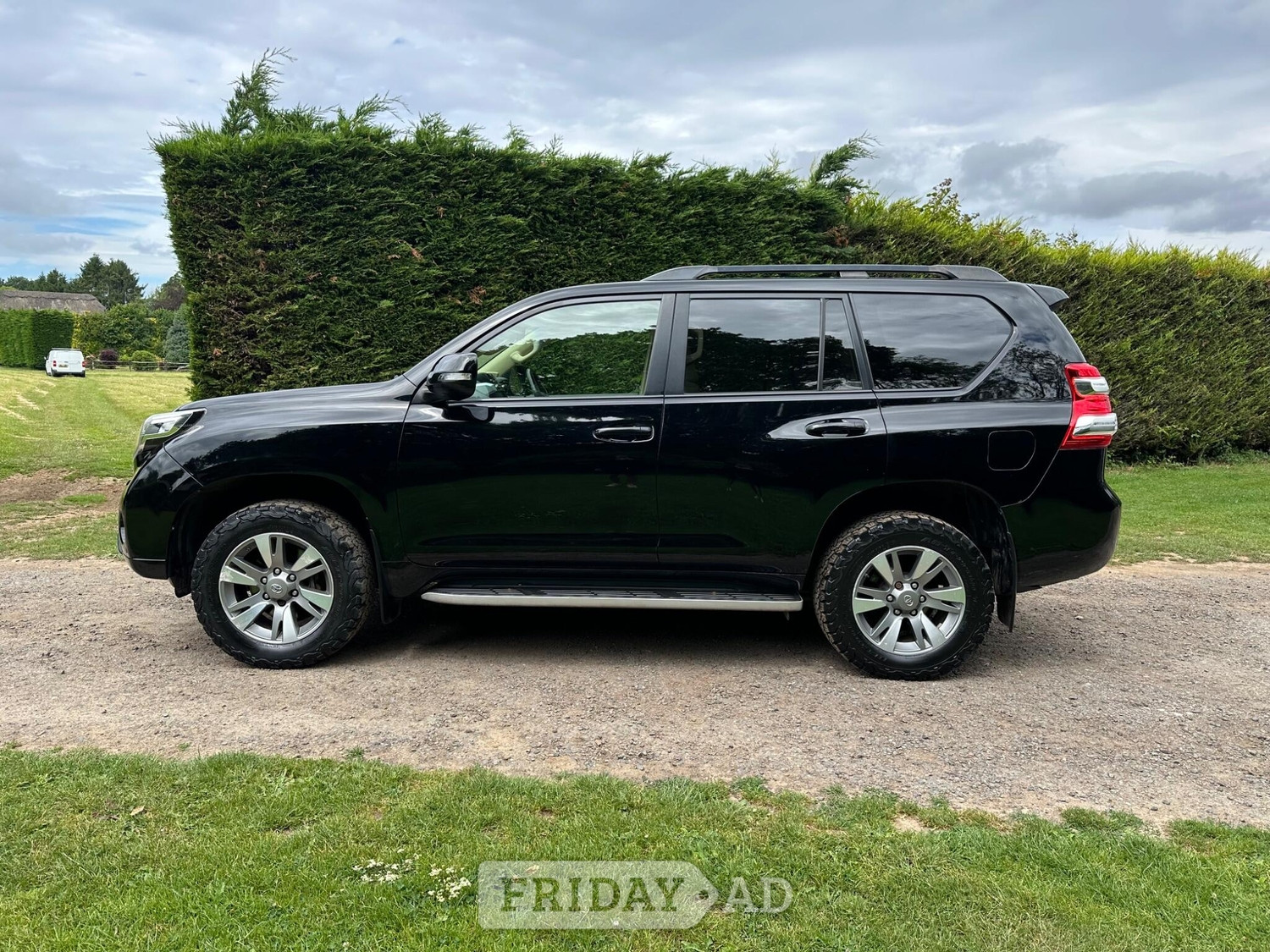 Toyota Land Cruiser 2014 - Cars in Westerham