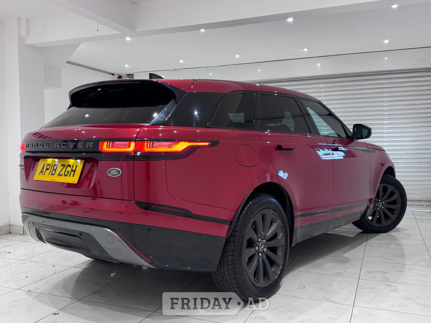 [ berth ]Land Rover Range Rover Velar