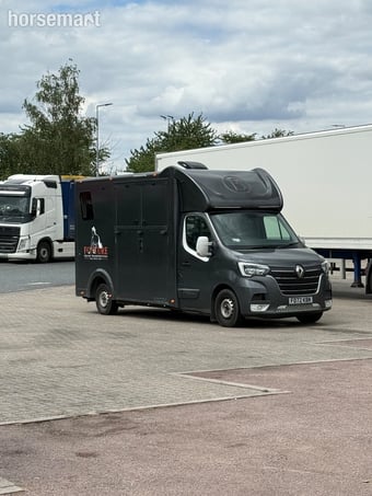 Bloomfields Professional Renault Horsebox
