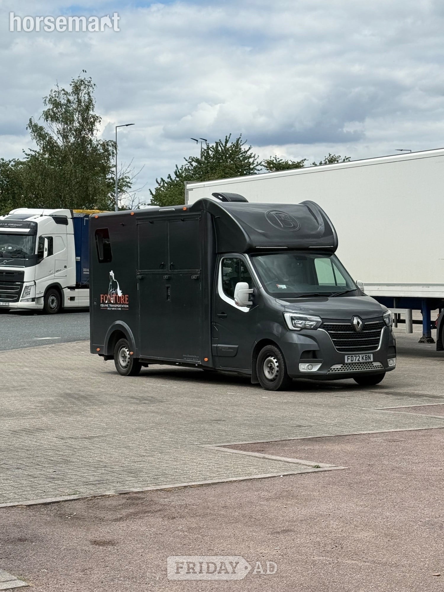 Bloomfields Professional Renault Horsebox in Newmarket