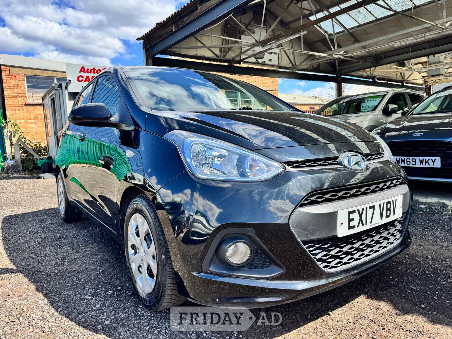 Hyundai i10 2017 in West Molesey