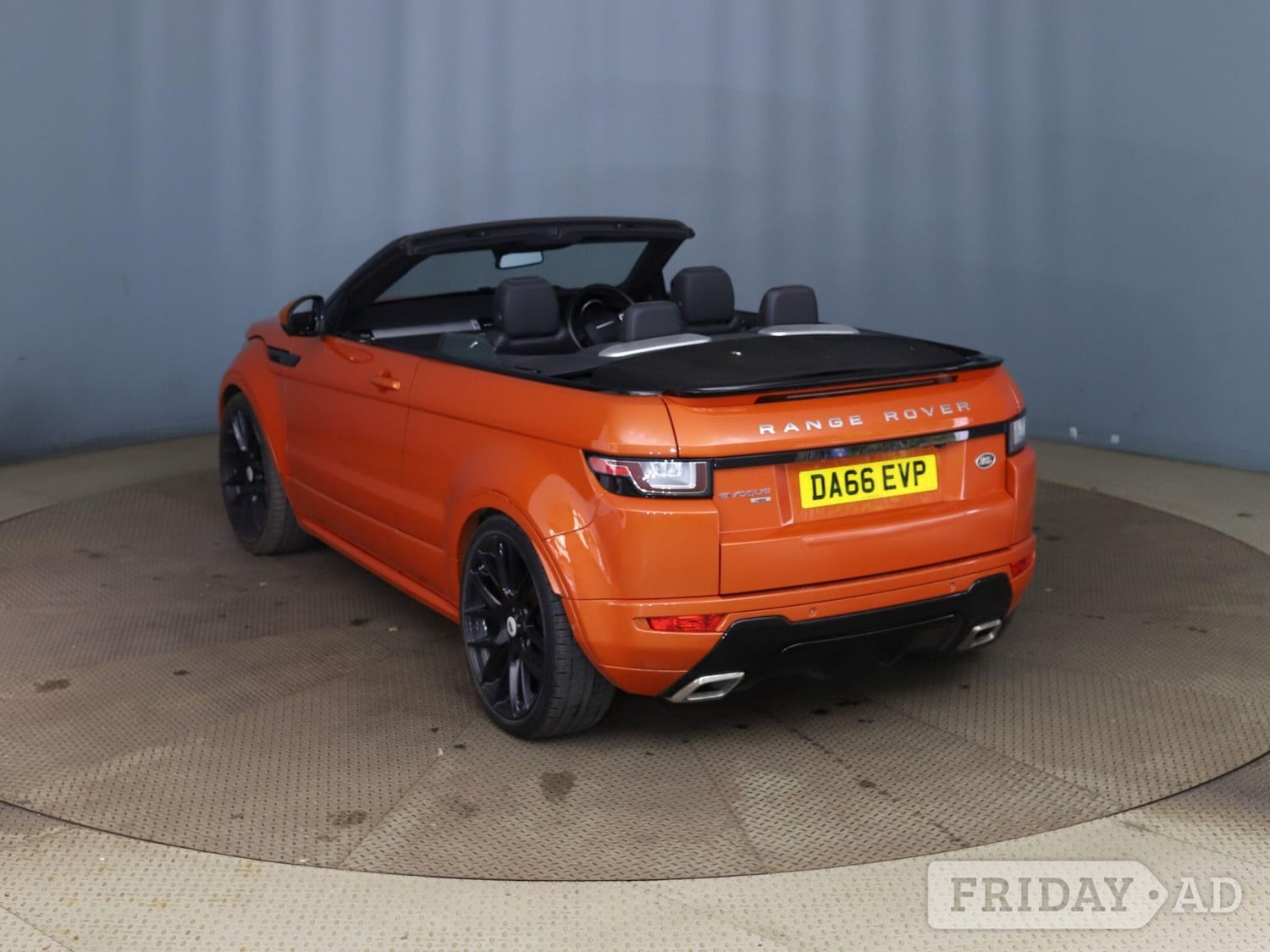 [ berth ]Land Rover Range Rover Evoque