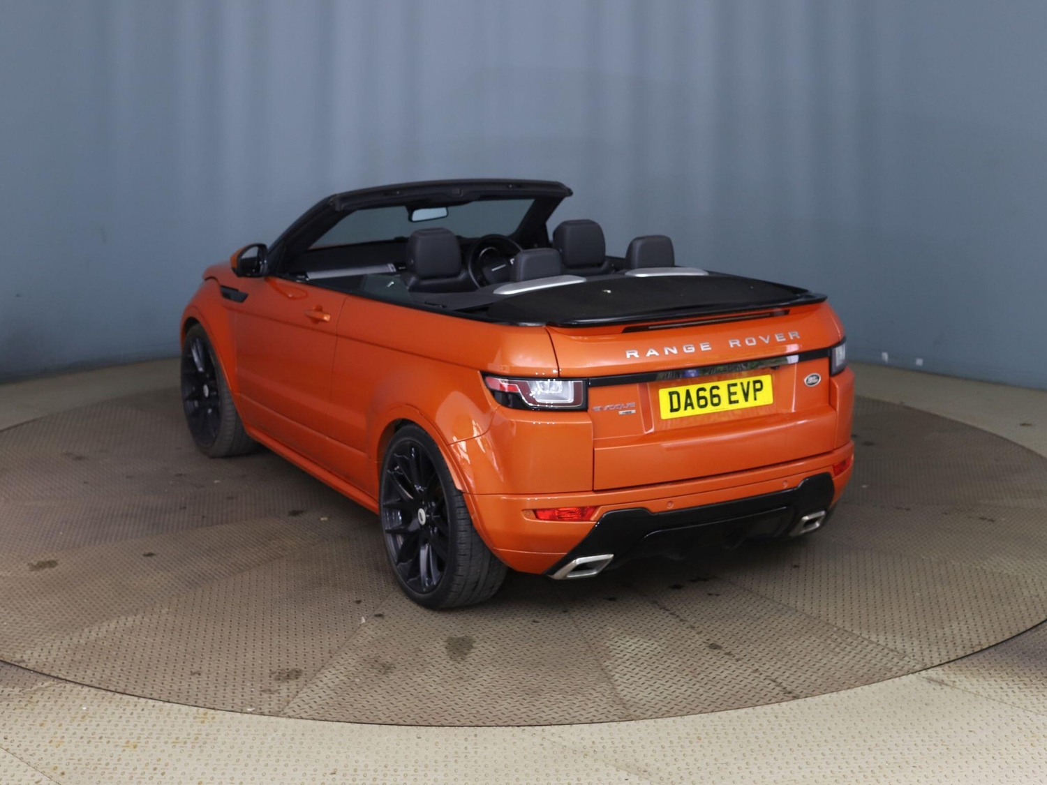 [ berth ]Land Rover Range Rover Evoque