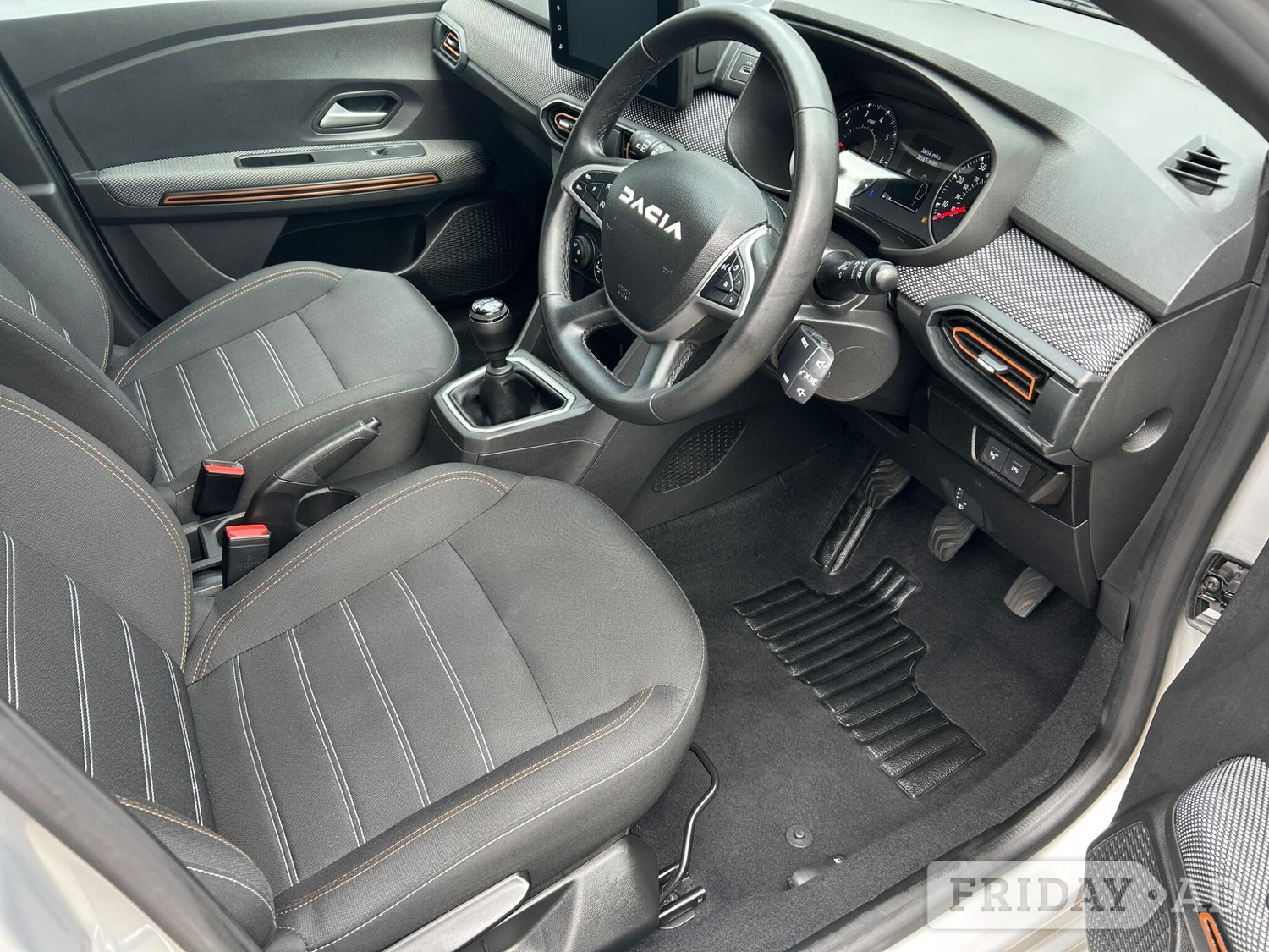 [ berth ]Dacia Sandero Stepway