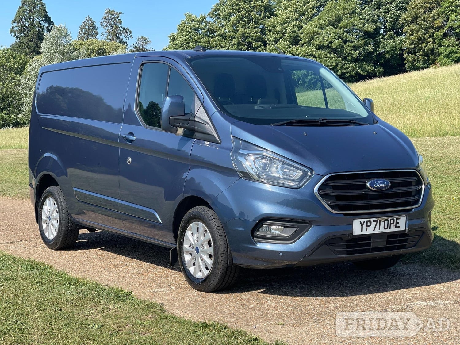 [ berth ]Ford Transit Custom