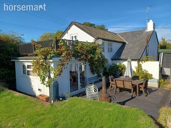 Cottage Property for sale in Corfe Mullen