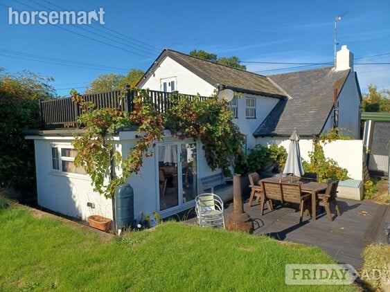 Cottage Property for sale in Corfe Mullen in Corfe Mullen
