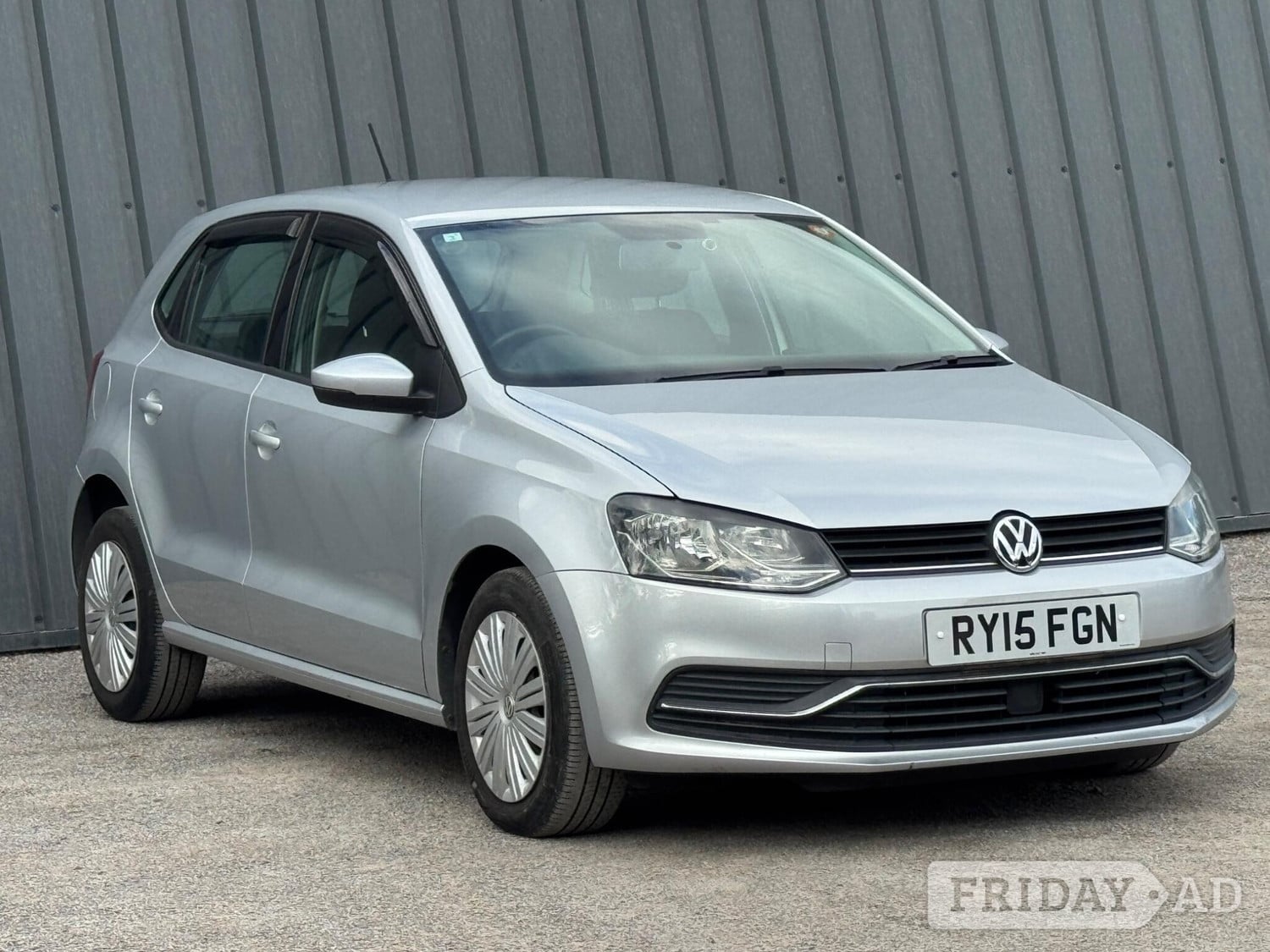 Volkswagen Polo 2015 - Cars in Farnham