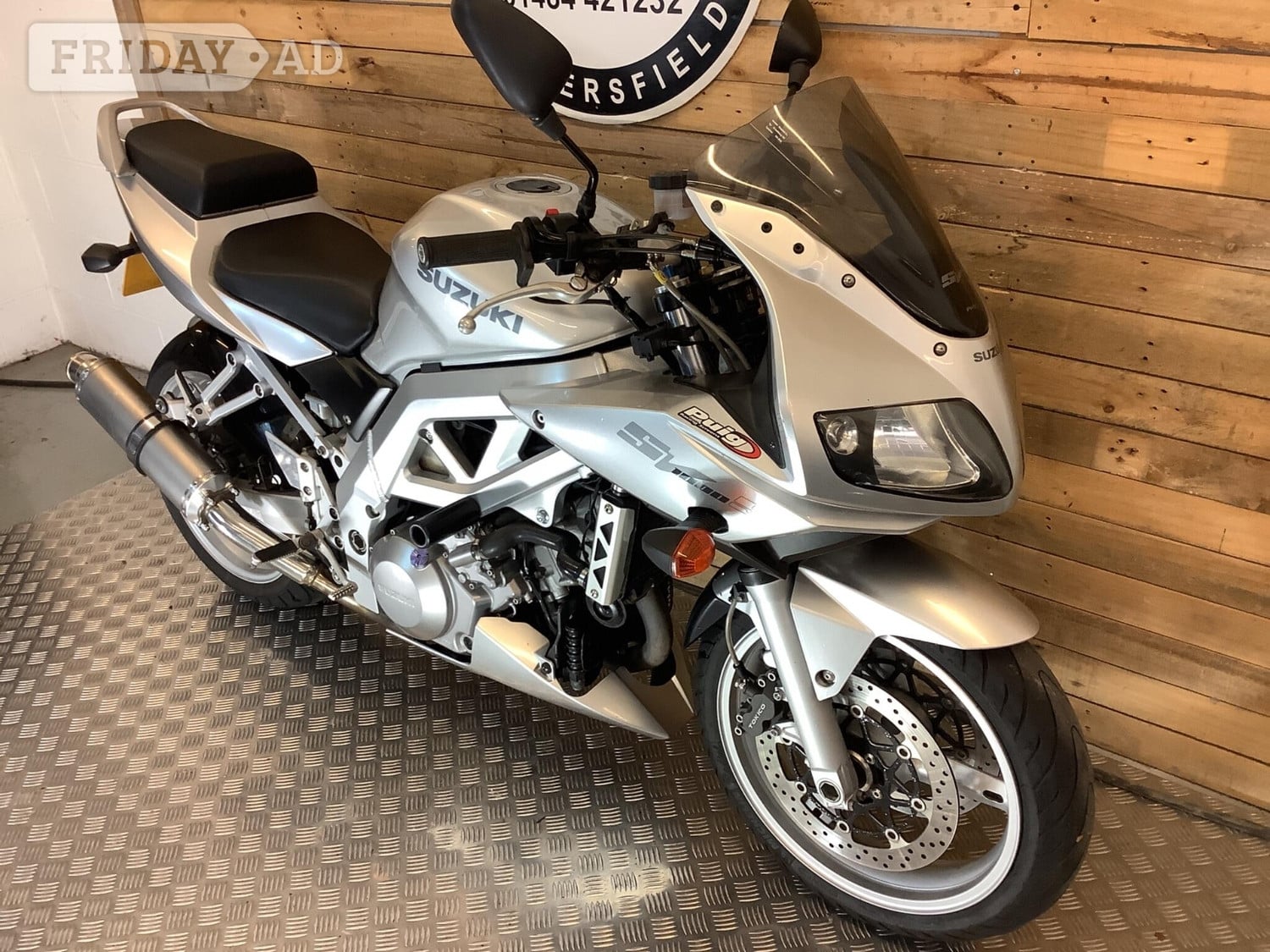 Suzuki SV 2003 - Motorbikes, Scooters & Quads