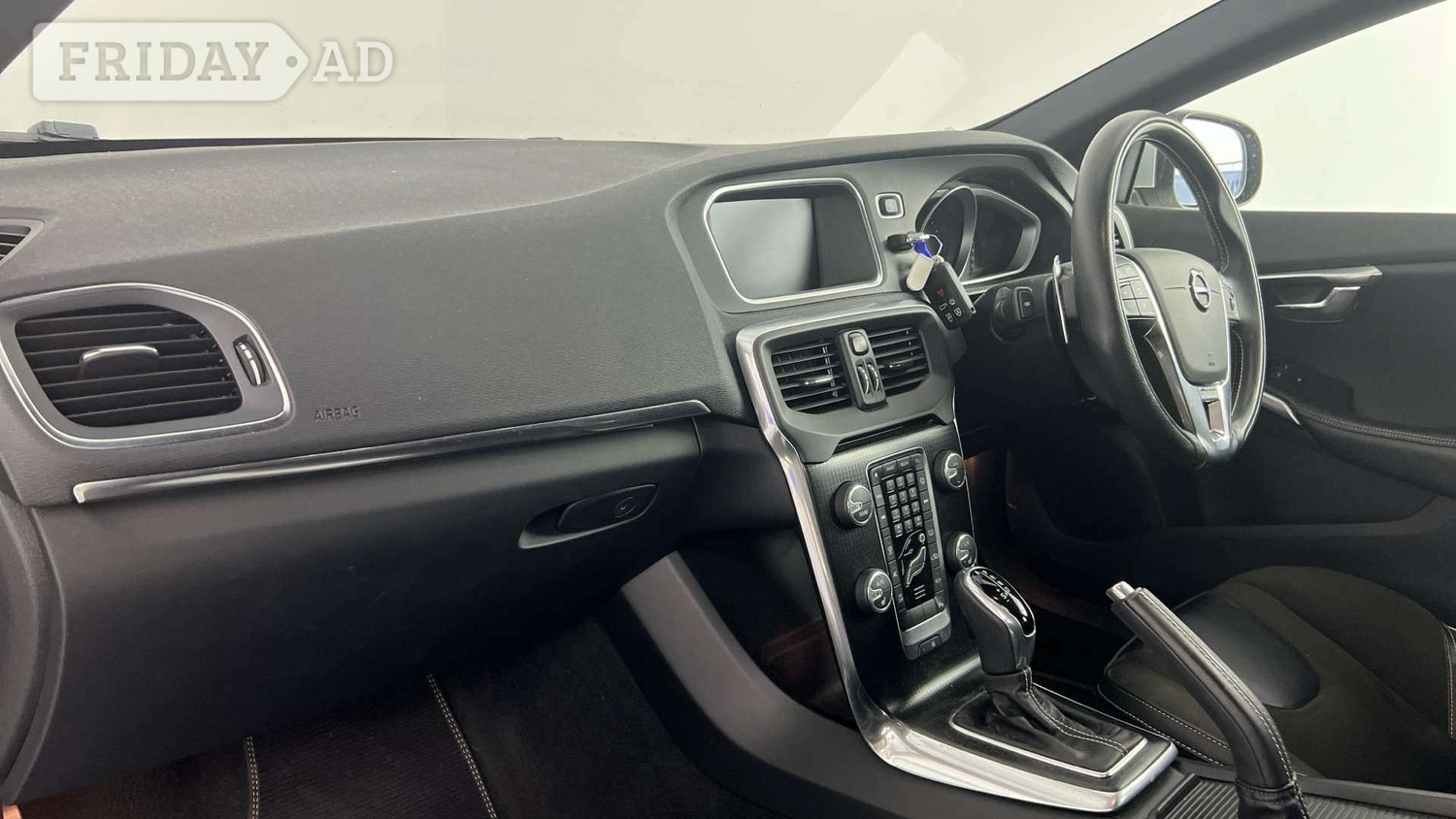 Volvo V40 2017 - Cars in Storrington