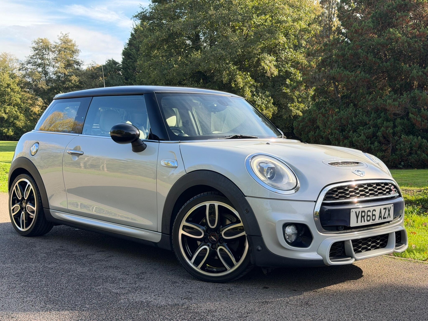 Mini Hatch 2016 - Cars in Addlestone