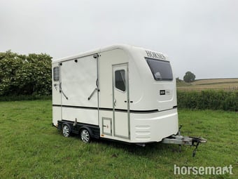 Equi-Trek Show-Treka M  Horse Trailer