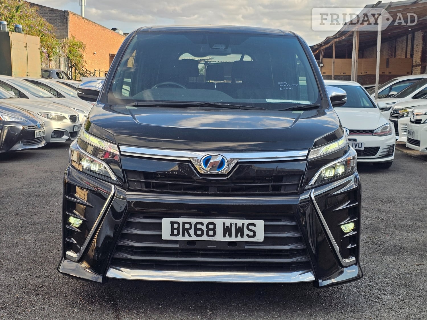 Toyota Voxy 2018 in Coventry