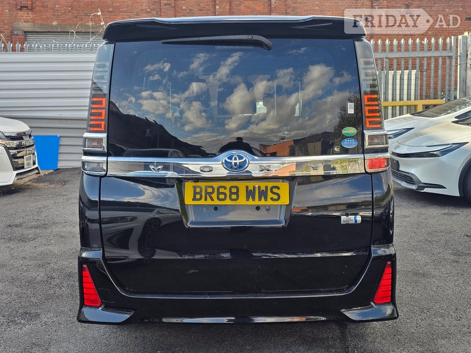 Toyota Voxy 2018 - Cars in Coventry