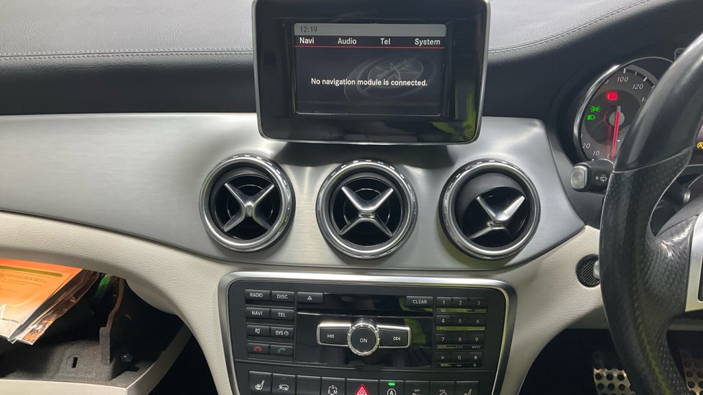 Mercedes-Benz GLA 2015 - Cars