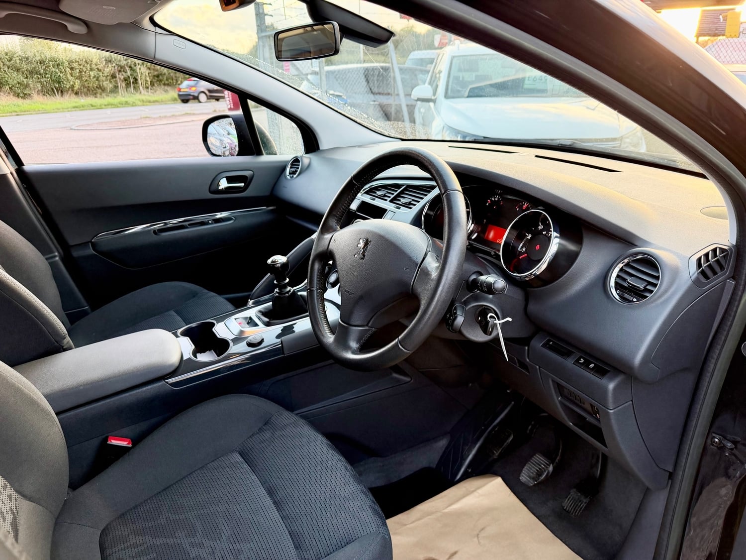 [ berth ]Peugeot 3008