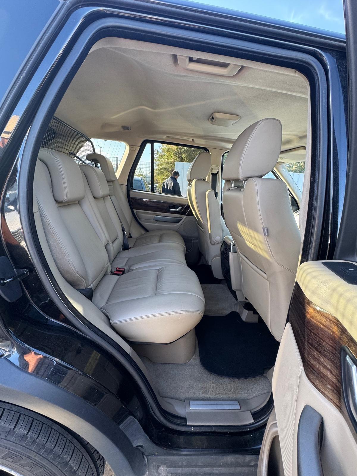 [ berth ]Land Rover Range Rover Sport