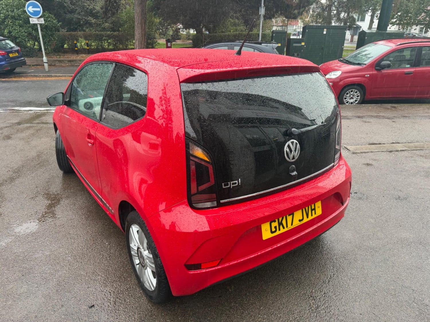 Volkswagen UP! 2017 - Cars in Sutton