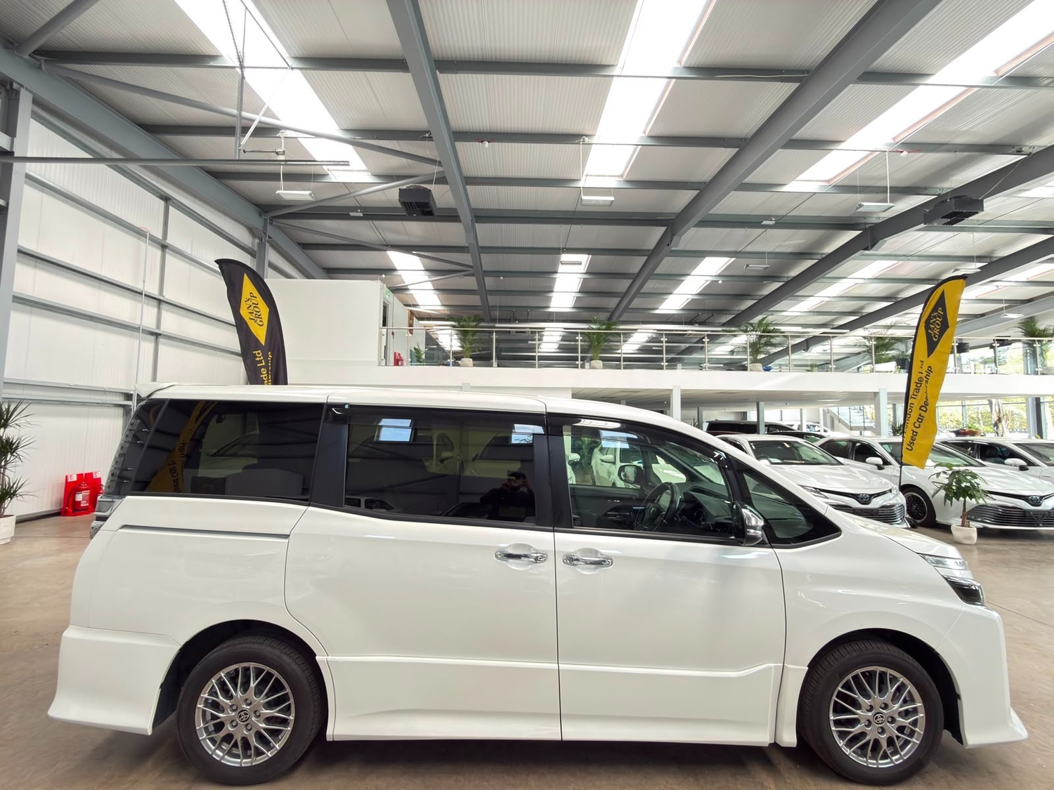Toyota Voxy Reading