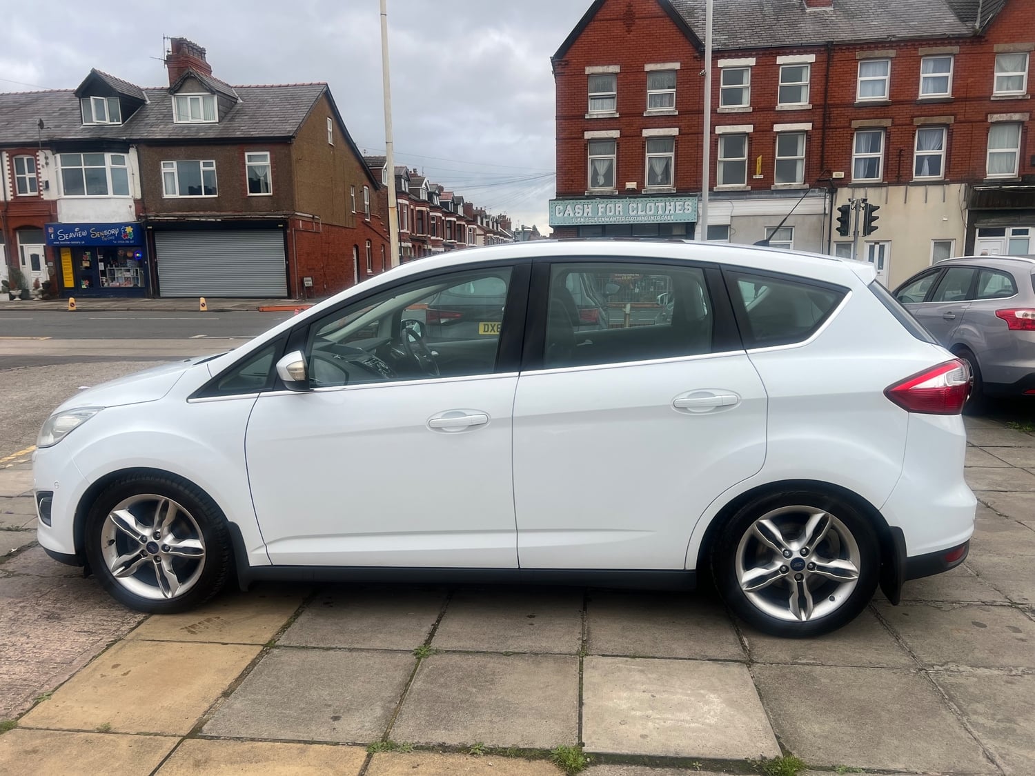 [ berth ]Ford C-MAX