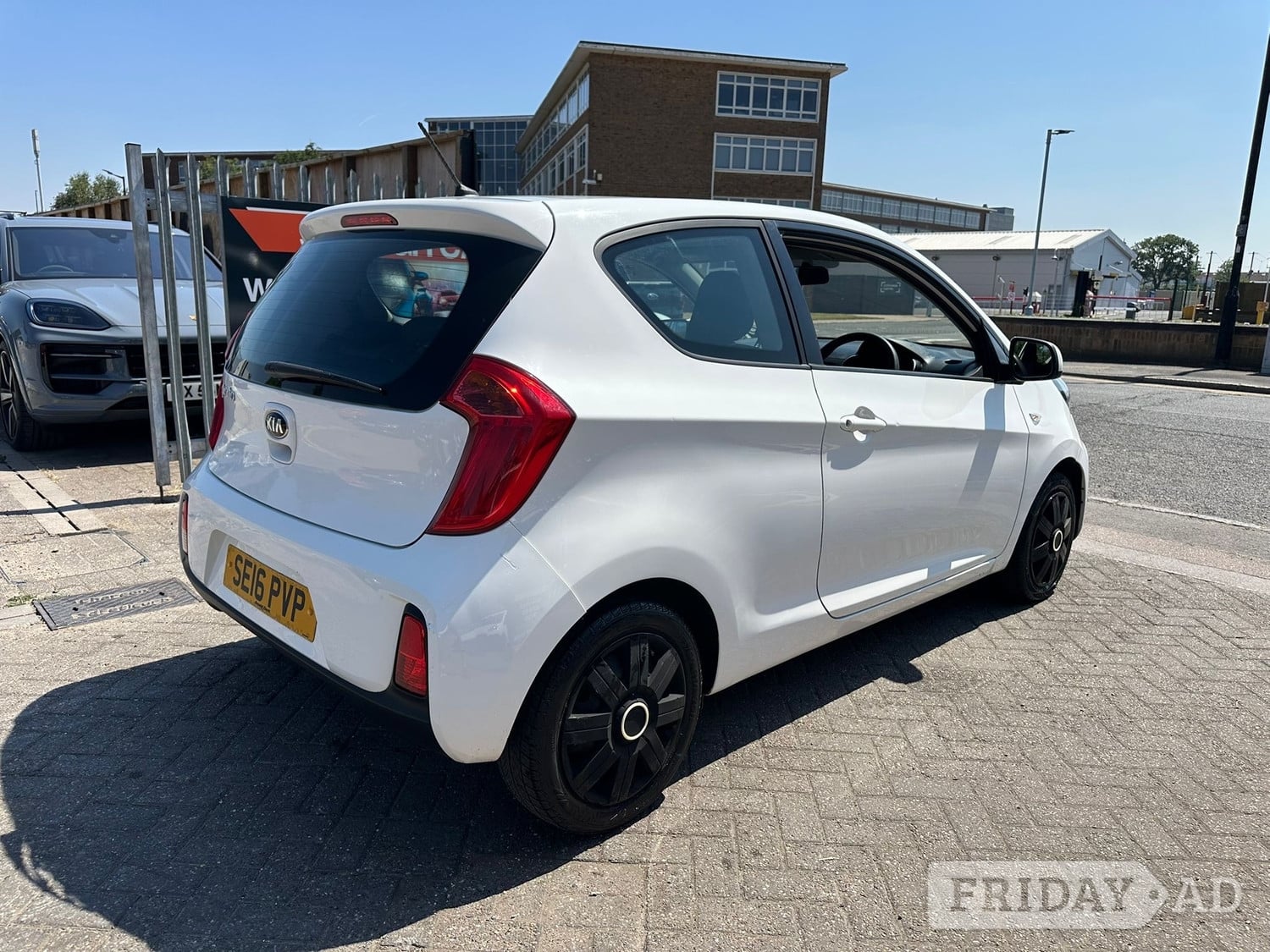 Kia Picanto 2016 - Cars in Slough