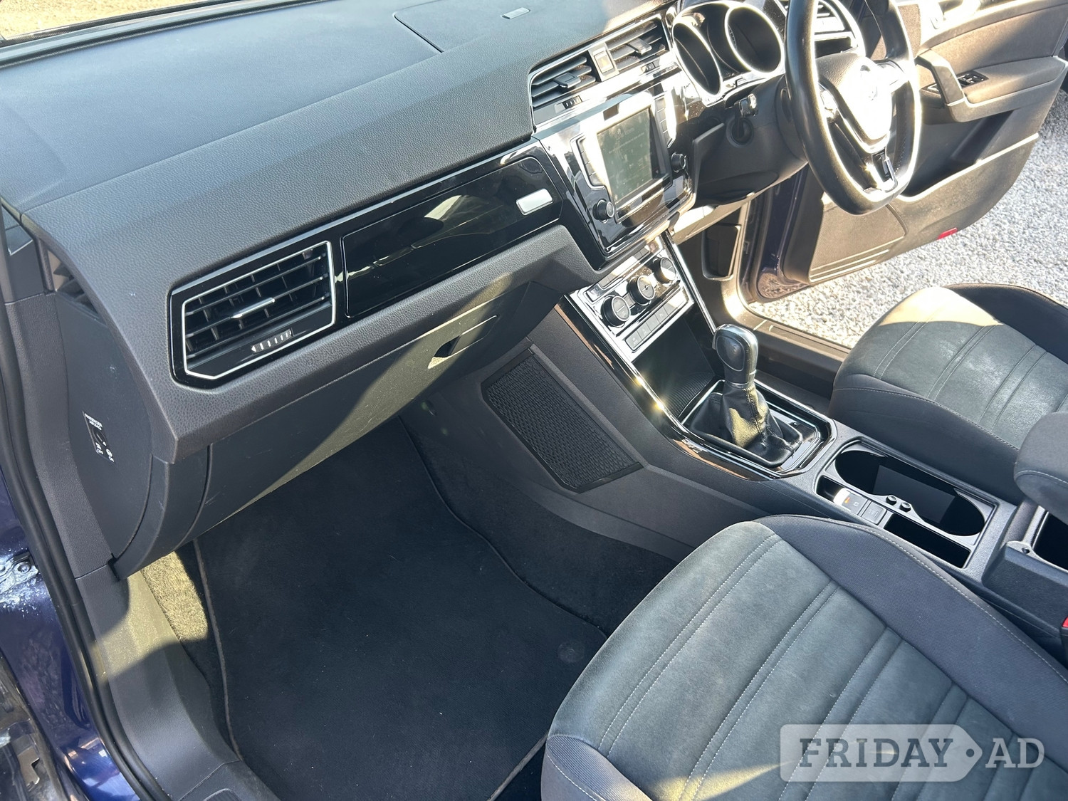Volkswagen Touran 2016 - Cars