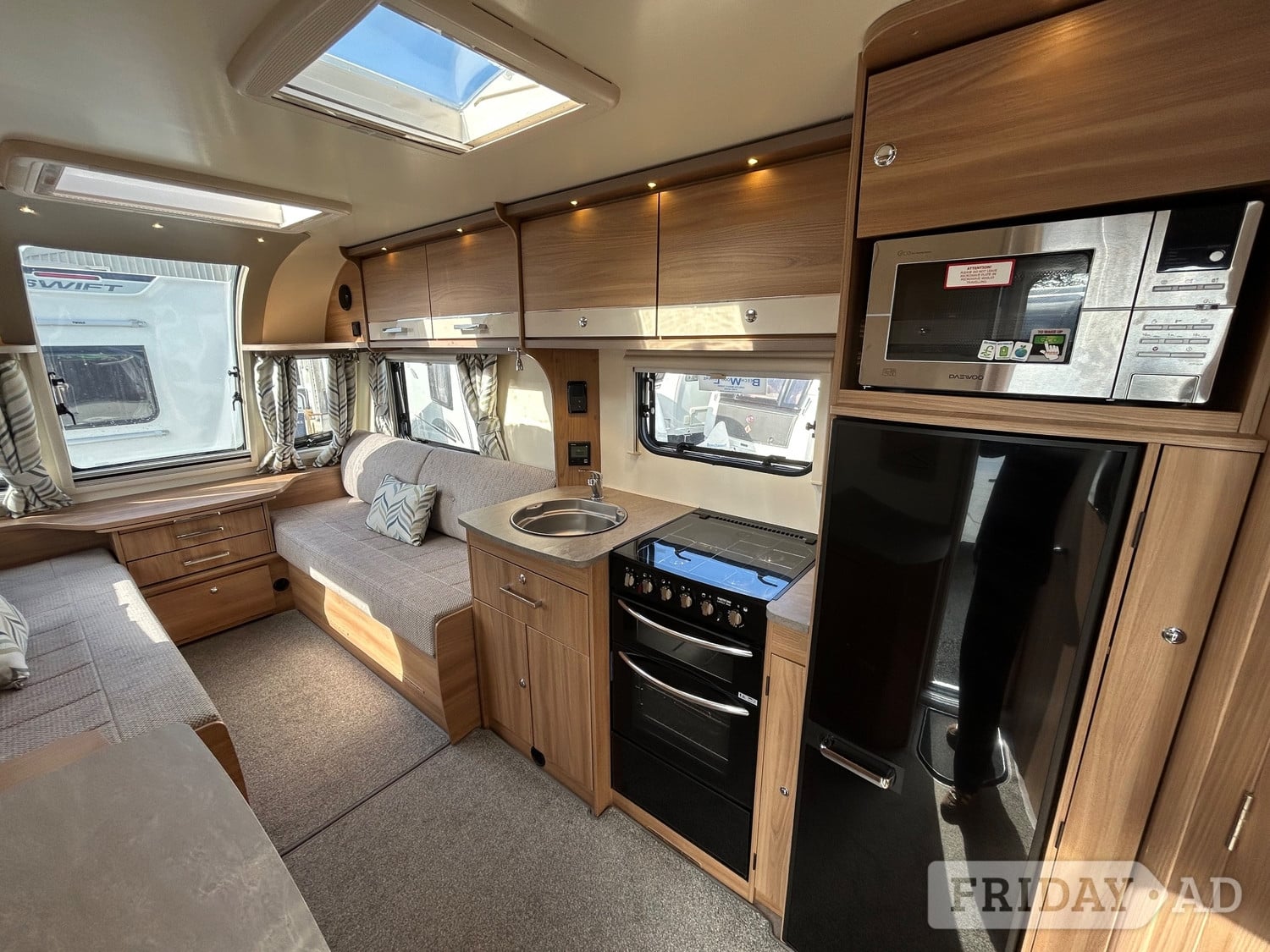 [ berth ]Bailey Pegasus GT70 Genoa