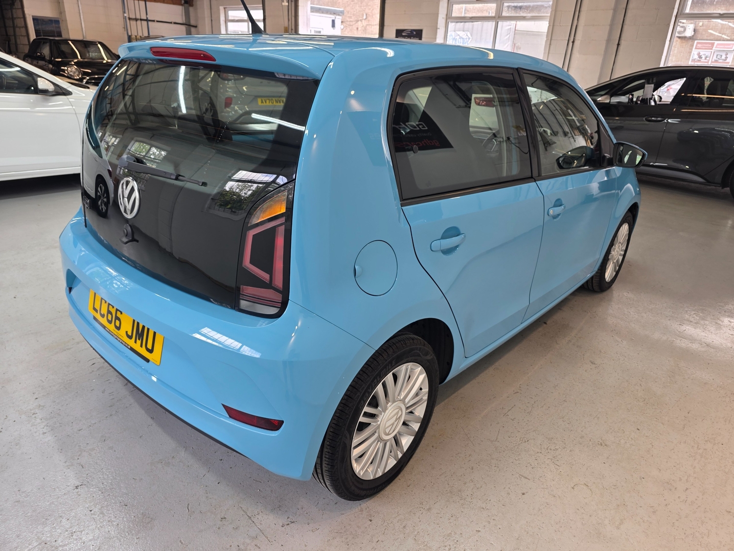 Volkswagen UP! 2017 - Cars