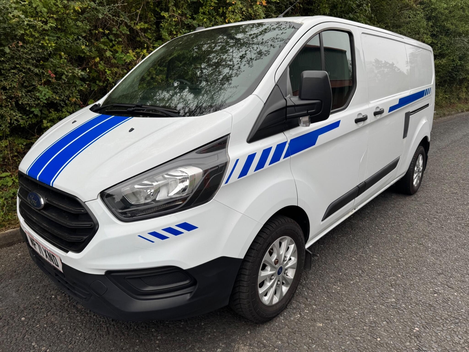 [ berth ]Ford Transit Custom