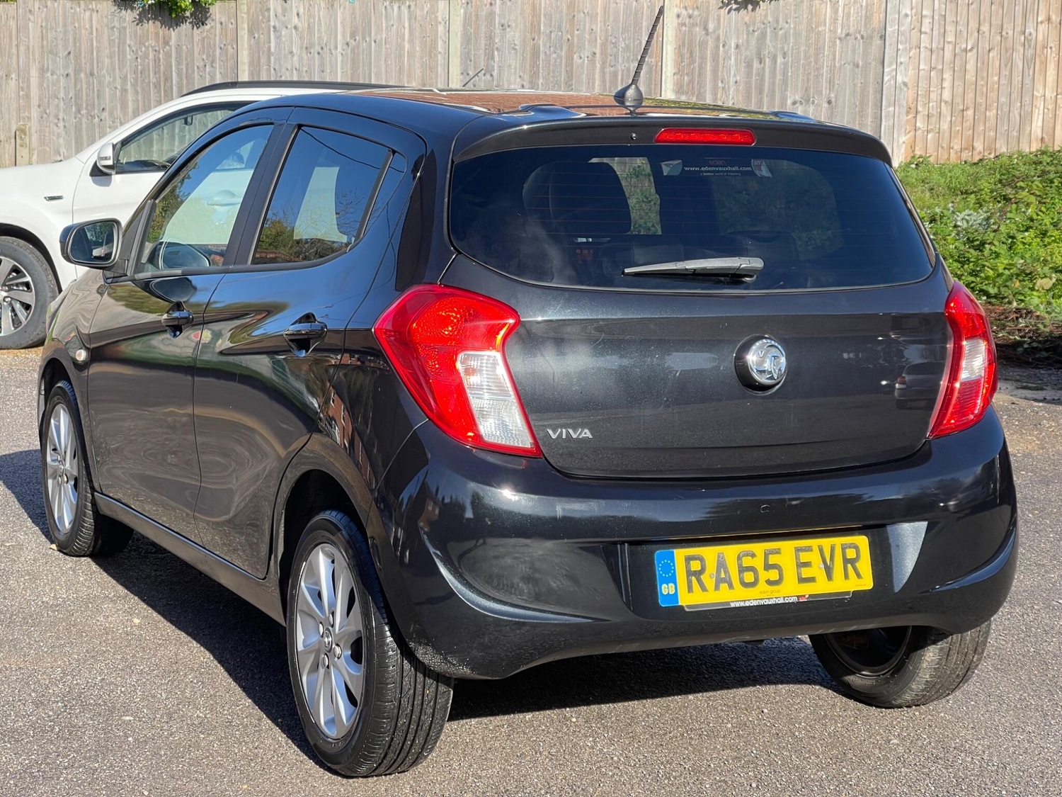 Vauxhall Viva 2015 - Cars in Winchester