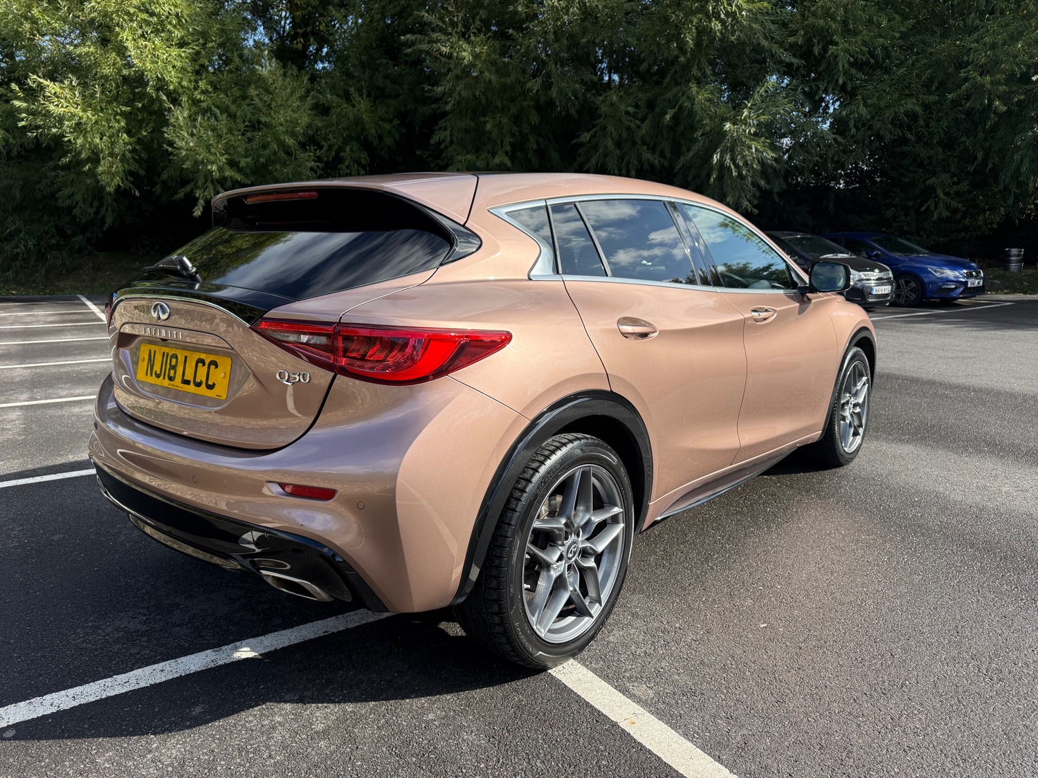 [ berth ]Infiniti Q30