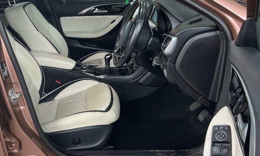 Infiniti Q30 2018 - Cars