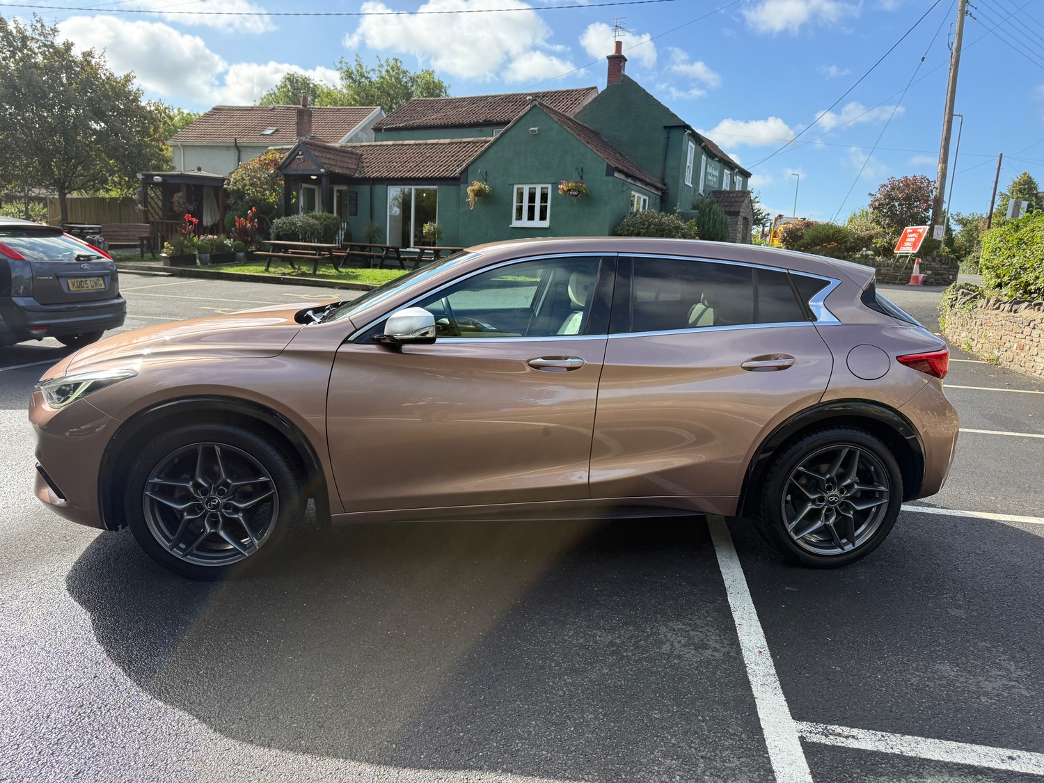 Infiniti Q30 2018 - Cars