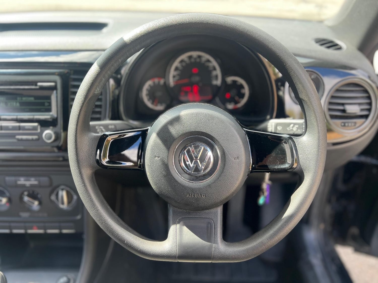 Volkswagen Beetle 2013 - Cars