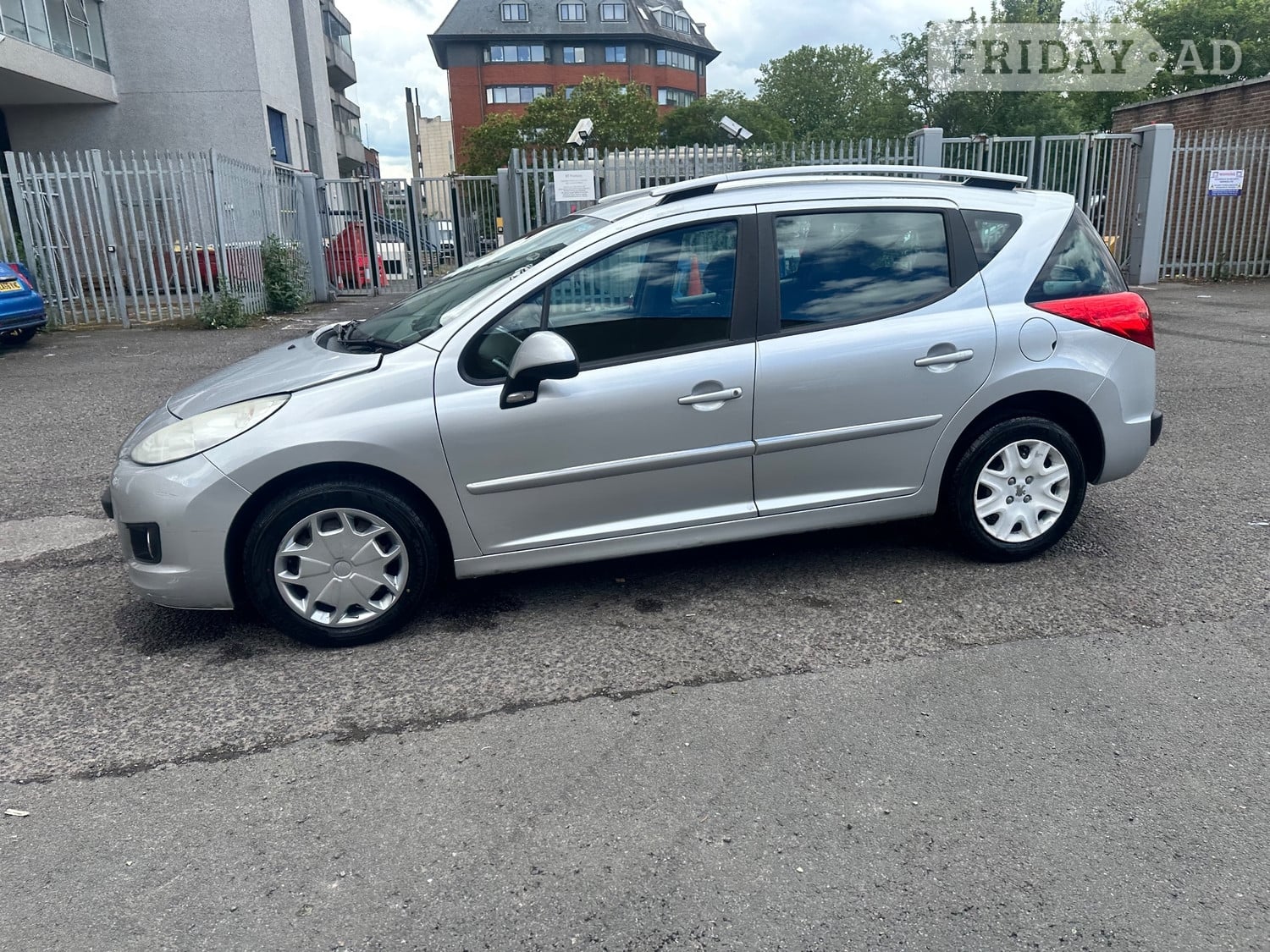 Peugeot 207 SW 2011 - Cars in Slough