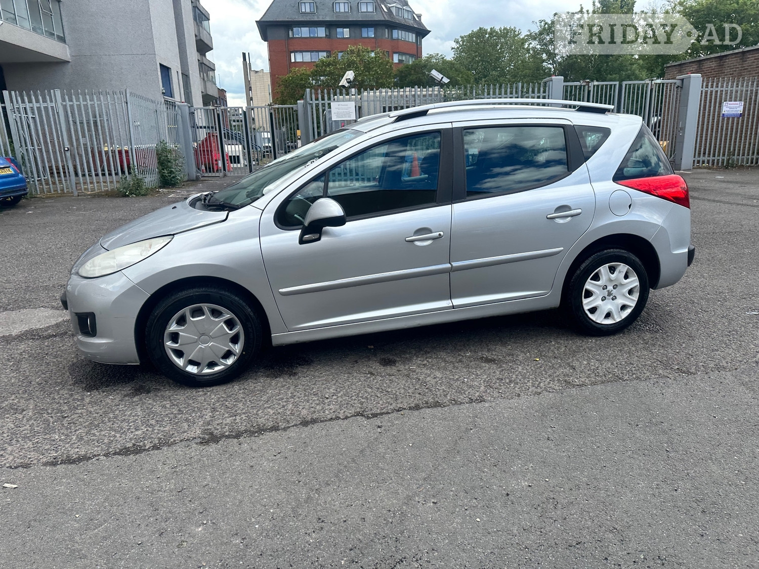 Peugeot 207 SW 2011 - Cars in Slough