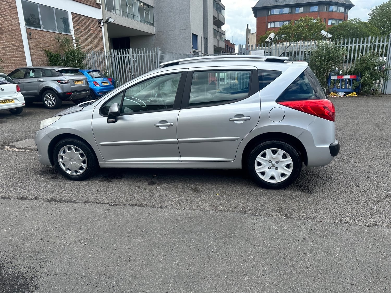 [ berth ]Peugeot 207 SW