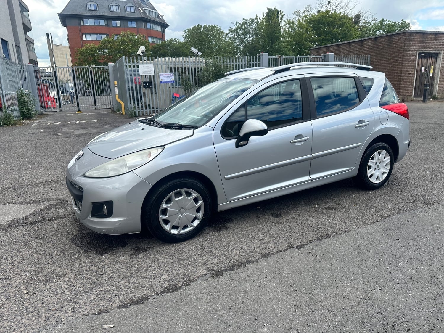 Peugeot 207 SW 2011 - Cars