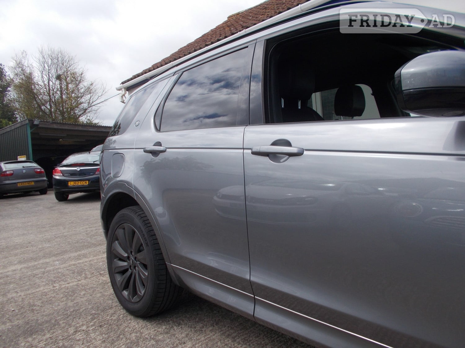 [ berth ]Land Rover Discovery Sport
