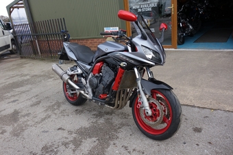 Yamaha FZS 2004