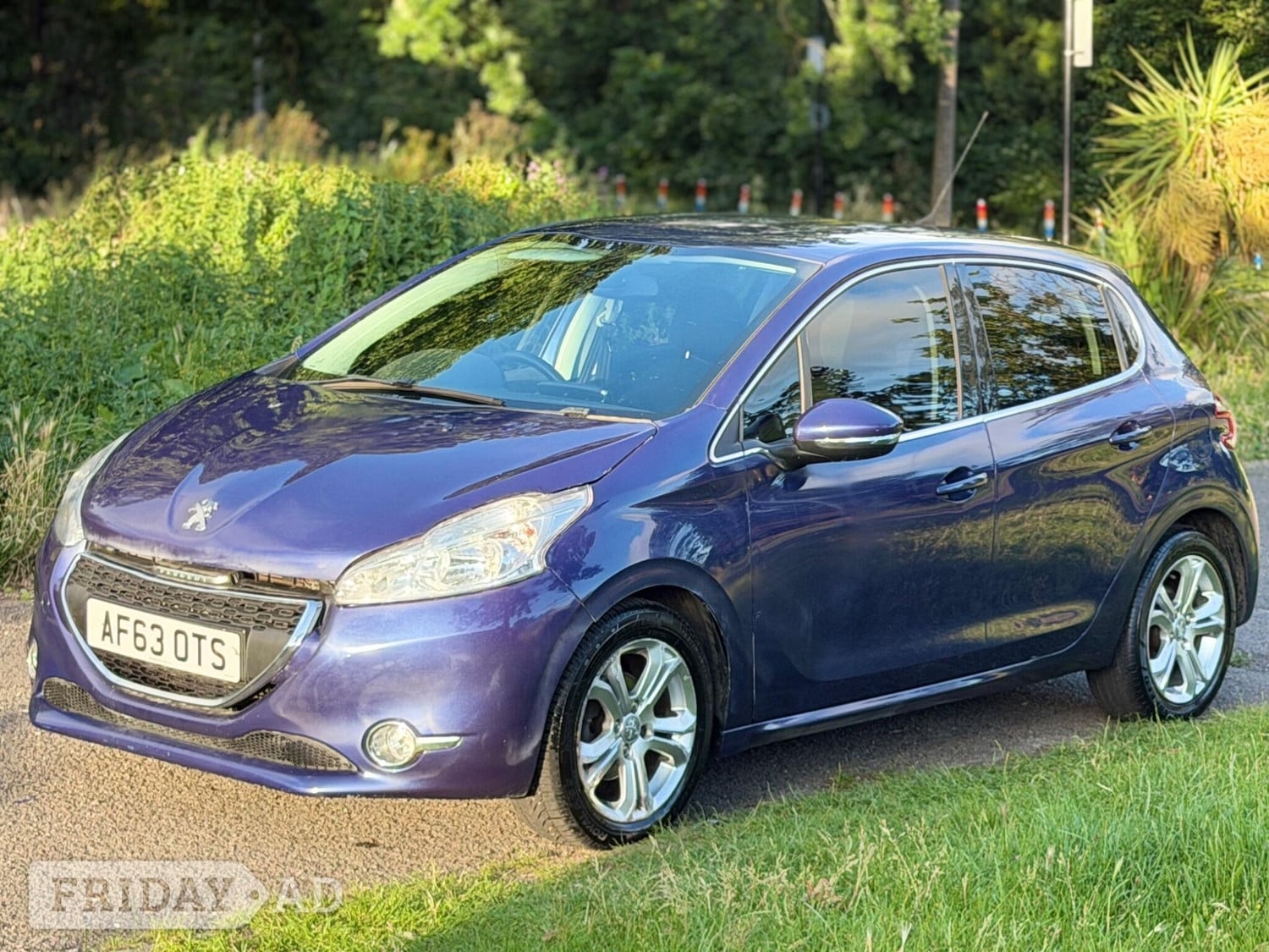 Peugeot 208 2013 - Cars in Slough