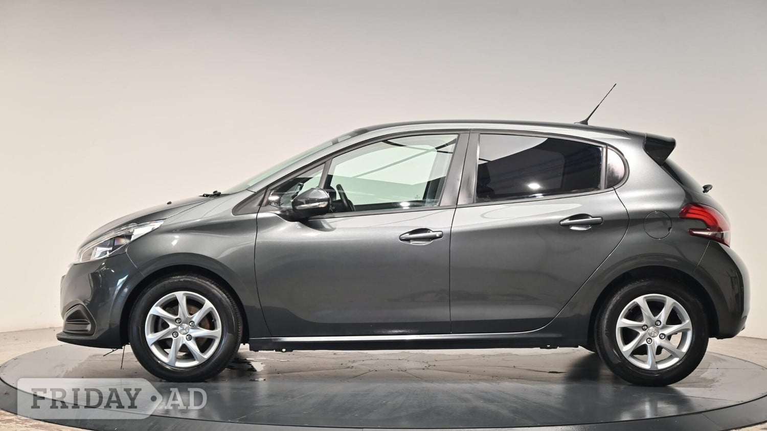 [ berth ]Peugeot 208