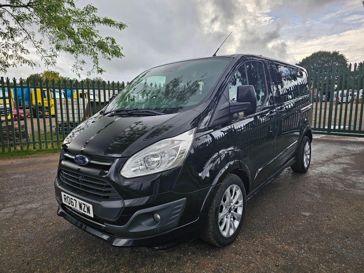 [ berth ]Ford Transit Custom