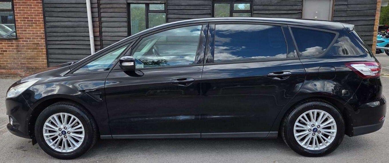 [ berth ]Ford S-Max