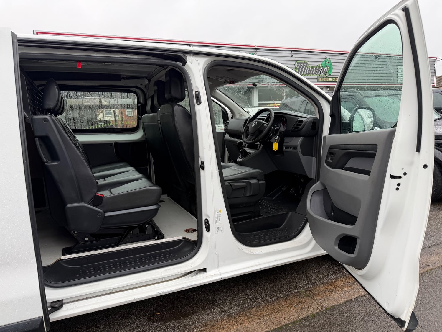 [ berth ]Vauxhall Vivaro