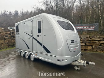 Equi-Trek Star-Treka   Horse Trailer